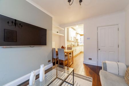 3 bedroom flat to rent - Photo 4