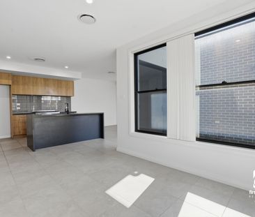 Stylish Townhouse in Sought-After Estate with Bushland Views - Photo 4