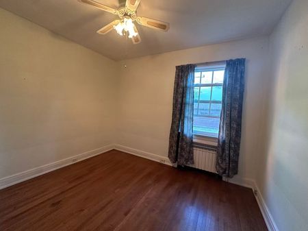 For Lease - 389 Lawrence Avenue, Toronto, Ontario - Photo 2