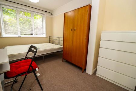 3 bedroom end of terrace house to rent - Photo 2