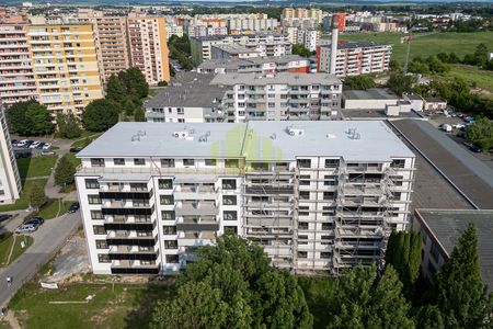 Pronájem bytu 1+kk a garsoniéry 36 m² - Fotografie 2