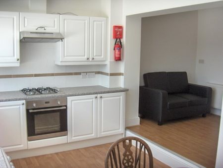 Superb 5 double bedroom apartment located 1 min from Archway tube! - Photo 5