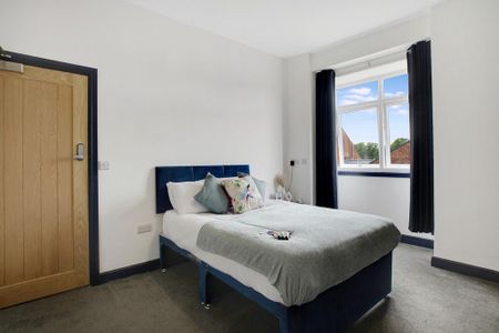 1 bedroom in a house share to rent - Photo 2