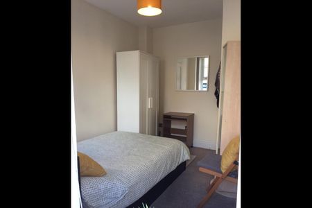 Room in a Shared House, Wenlake Estate, EC1V - Photo 4