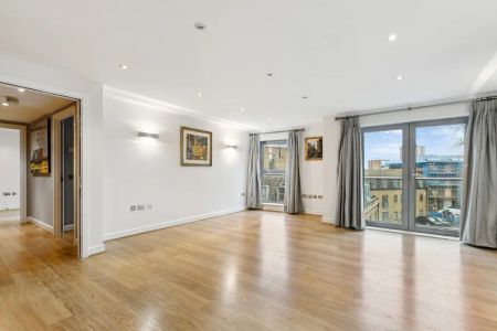 2 bedroom flat in London - Photo 5