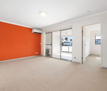 Luxurious Modern Apartment - Photo 4