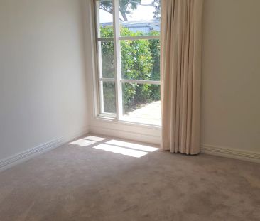 Light, Comfort & Location in One Smart Package - Photo 3