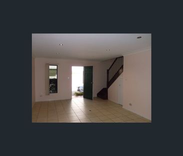 Unit 2/104 Richmond Rd, Morningside, Qld 4170 - Photo 1