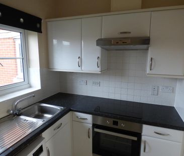 2 bedroom flat to rent - Photo 4