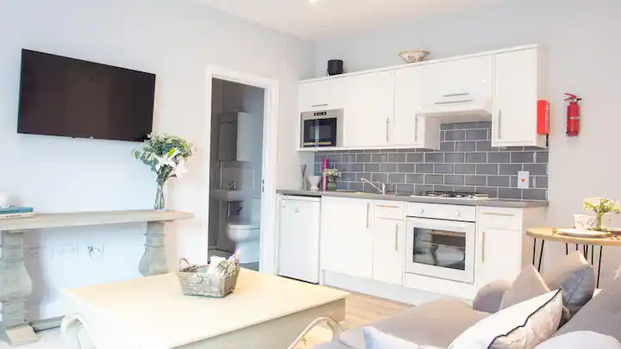 2 bedroom serviced apartment to rent - Photo 1