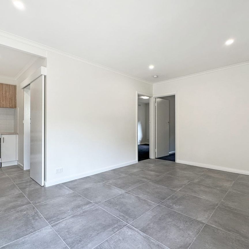 Sought-After Bowen Street Location - Photo 1