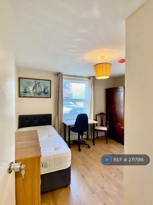 5 bedroom semi-detached house to rent - Photo 1