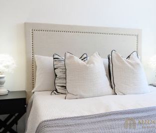 Renovated & Sun-Drenched One-Bedroom in Iconic Forum West - Photo 5