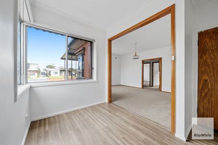 Spacious Family Home In Prime Location - Photo 3