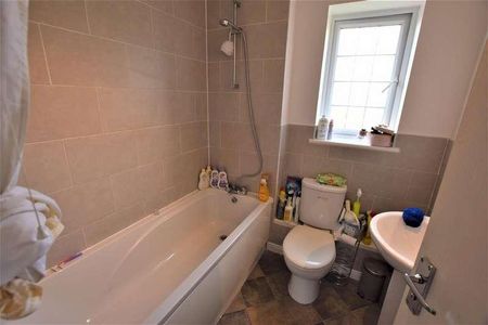 Pheasant Close, Covingham, SN3 - Photo 4