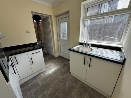 2 bedroom terraced house to rent - Photo 5