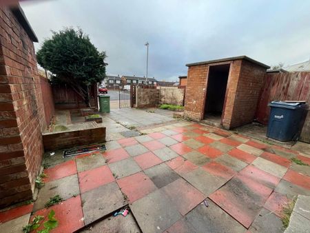 3 bedroom semi-detached house to rent - Photo 3