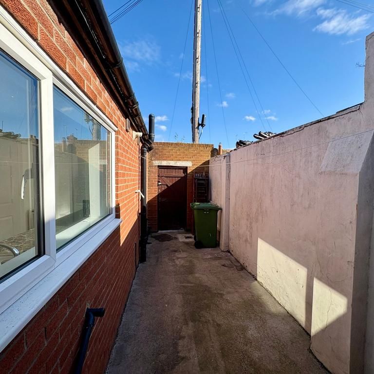 3 bedroom bungalow to rent - Photo 1