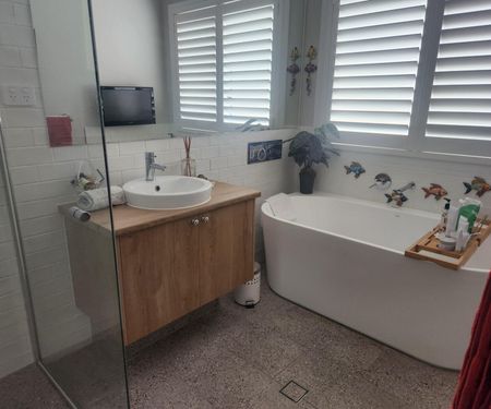 Beautiful Private Two Bedroom Home - Photo 5