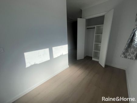 Brand New 2 bedroom plus study Townhouse in central location close to everything... - Photo 3