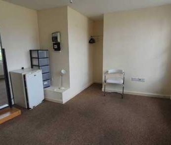 1 bedroom property to rent in Chard - Photo 4