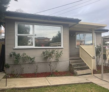 CHARMING 3 BEDROOM FAMILY HOME - Photo 4