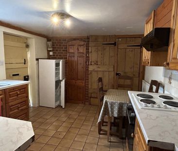 2 bedroom semi-detached house to rent - Photo 5
