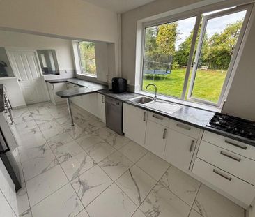 6 bedroom detached house to rent - Photo 3