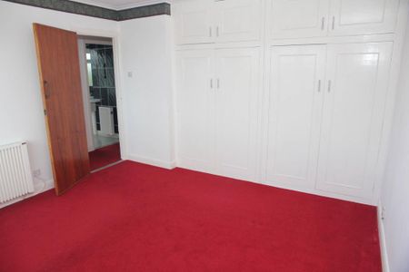 4 bedroom detached bungalow to rent - Photo 4