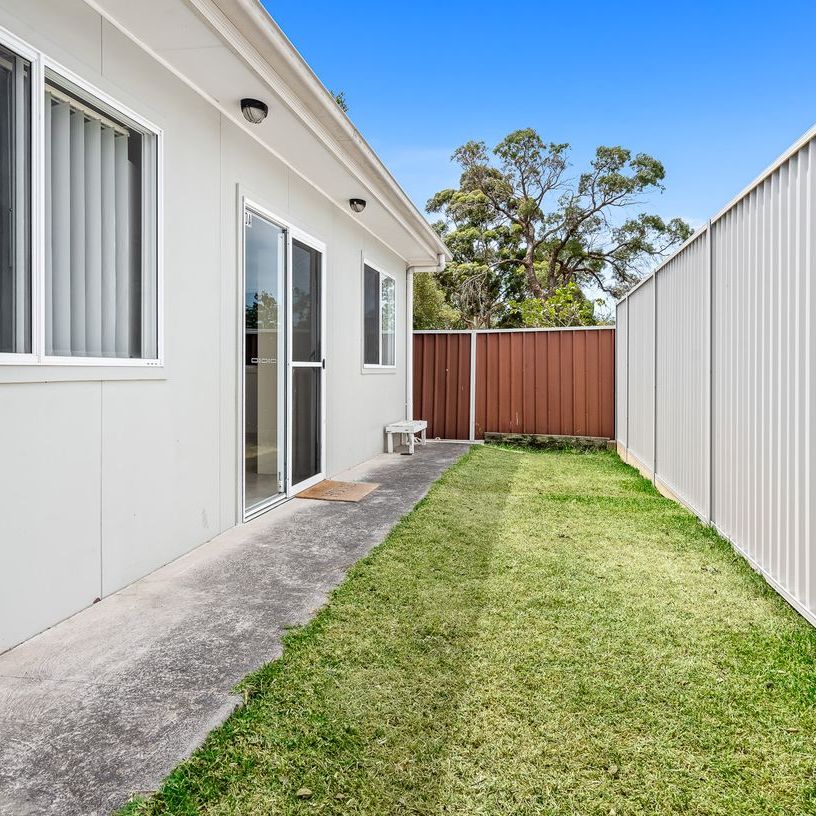 Contemporary & Convenient, Private One Bedroom Flat - Photo 1