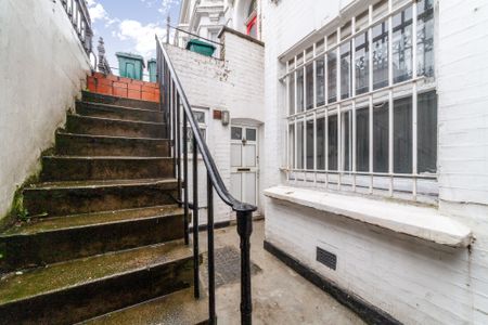 North End Road, W14, London - Photo 3