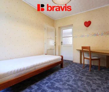 Pronájem průchozího pokoje v domě 3+1 ul. Brigádnická, zařízený, za... - Fotografie 1