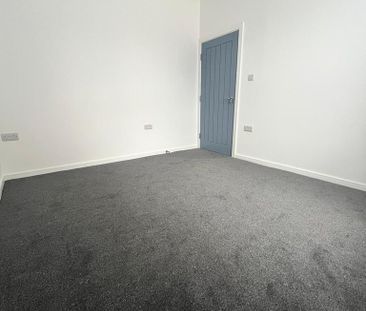 4 bedroom semi-detached house to rent - Photo 2