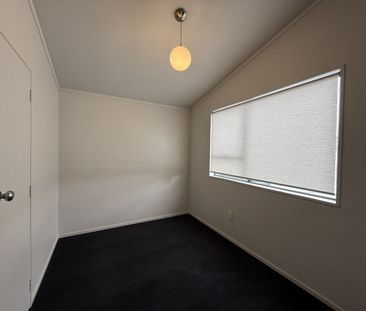 Spacious Family Home with Huge Section & Extra Rooms - Photo 4