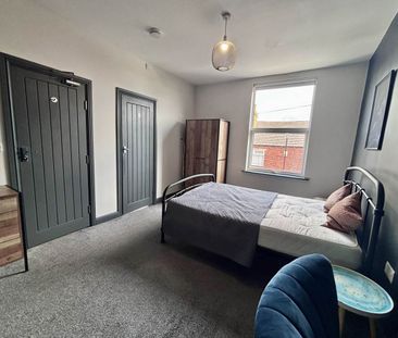 Cross Henley Road, Bramley, Leeds - Photo 5