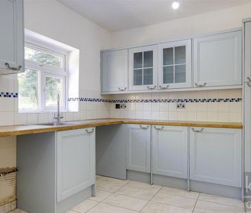 3 Bedroom House - End Terrace To Let - Photo 5