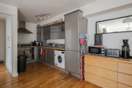 2 bedroom flat to rent - Photo 2