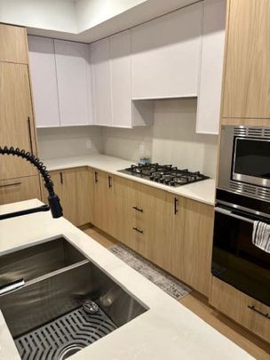 Stunning 3rd Floor unit – LAKESTONE - Photo 1