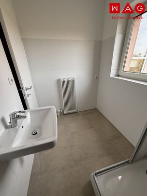 Sonnige Aussichten in ruhiger Grünlage: großzügige 2-Zimmer-Wohnung mit gemütlichem Balkon, moderner Dusche und heller Küche im 3. OG (inkl. Aufzug) – ideal für Singles oder Paare in Steyr-Münichholz! - Photo 1