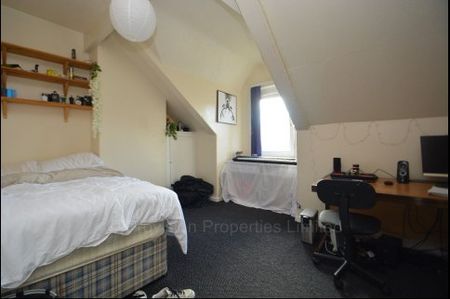 8 Beds in Hyde Park Leeds - Photo 4