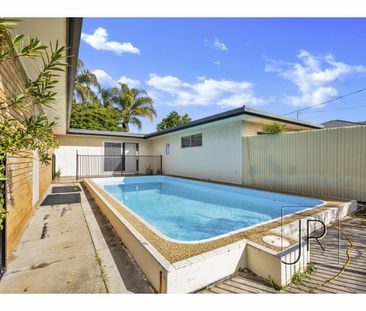 2 Ensenada Court, Broadbeach Waters QLD 4218 - House For Rent | Domain - Photo 1