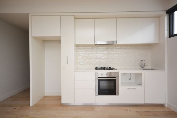 Two bedroom apartment in sought after location! - Photo 1