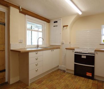 3 bedroom semi-detached house to rent - Photo 6