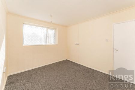 2 Bedroom Flat - First Floor To Let - Photo 5