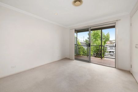 Modern Townhouse – Stylish, Spacious & Ideally Located - Photo 2