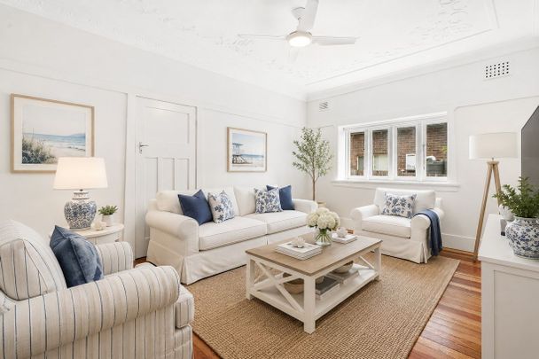 Beautifully Renovated Federation Home with Huge Backyard - Ideal for Garden Enthusiasts - Photo 1
