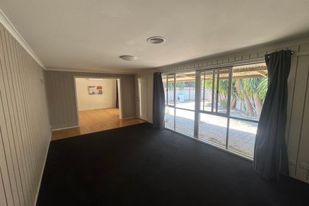 3 BEDOOM HOME NEXT TO BROKEN RIVER & RENOVATED KITCHEN! - Photo 2