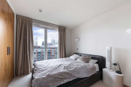 Superbly presented 2 bedroom, 2 bathroom 15th floor apartment in New Providence Wharf. - Photo 5