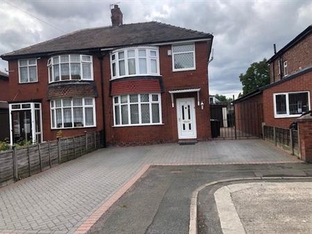 4 Bedroom Semi-Detached House For Rent in Onslow Avenue, Manchester - Photo 2