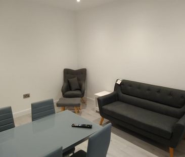 3 bedroom private hall to rent - Photo 2